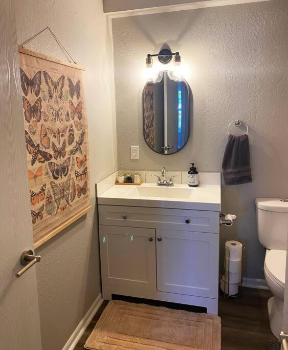 The Delores - 2 Bedroom Apt In Quilt Town, Usa Hamilton Eksteriør bilde